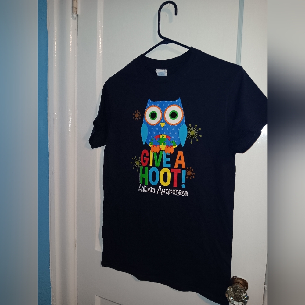 NWOT Autism Awareness Give A Hoot Gildan Heavy Cotton T-shirt Size Adult Small